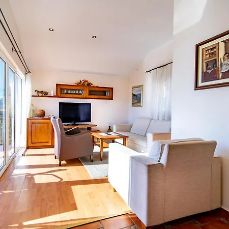 アパート Salvija ロパール
